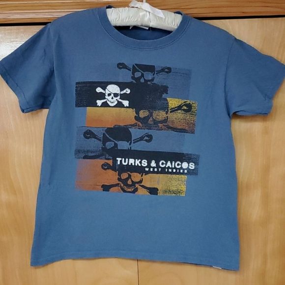 Turks & Caicos pirates & skulls blue t-shirt short sleeves small - Picture 1 of 4